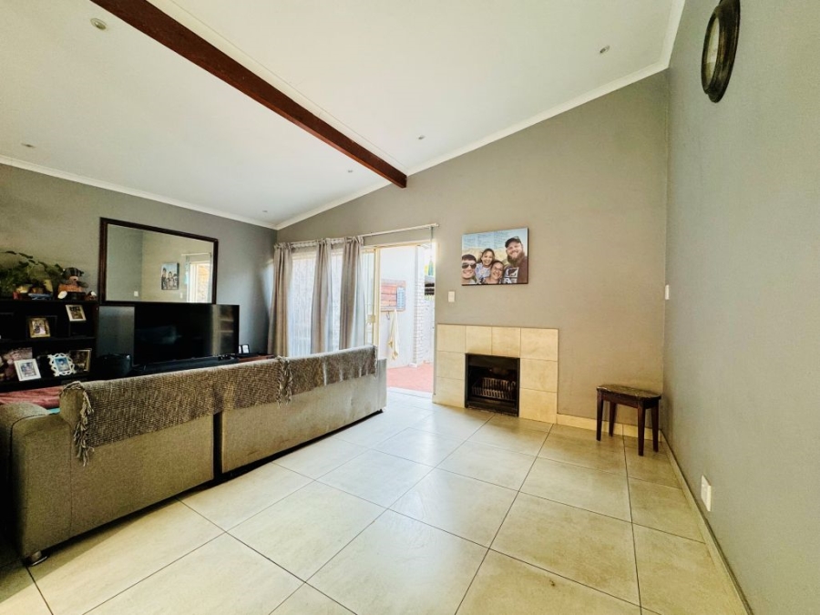 4 Bedroom Property for Sale in Sinoville Gauteng
