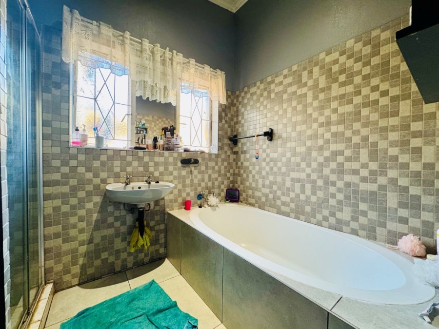 4 Bedroom Property for Sale in Sinoville Gauteng