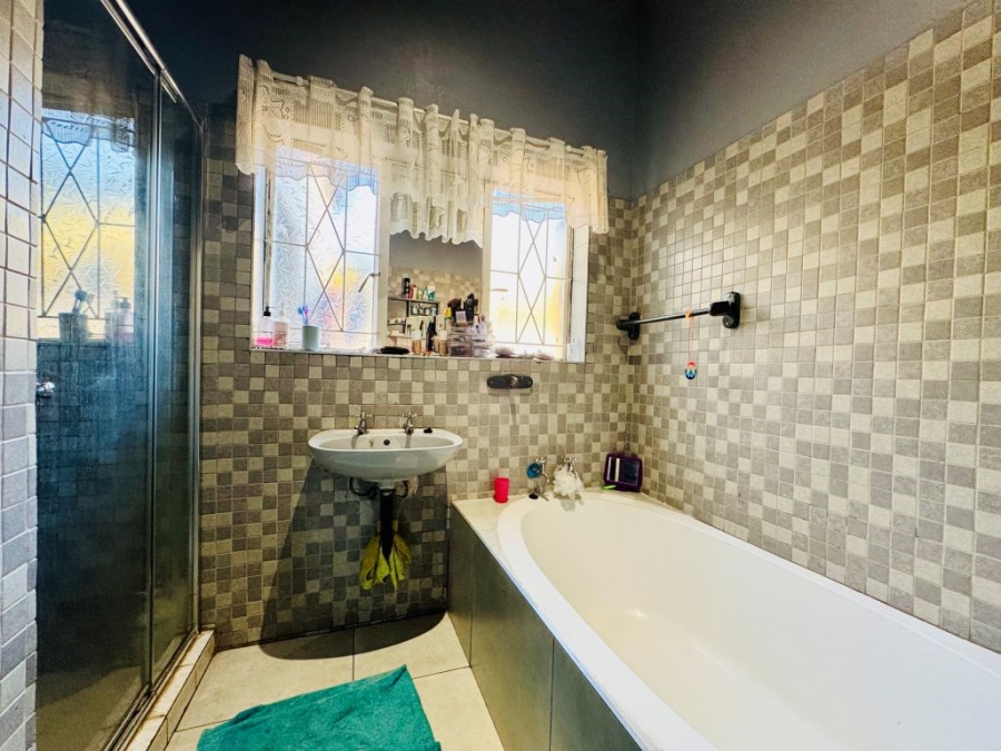4 Bedroom Property for Sale in Sinoville Gauteng