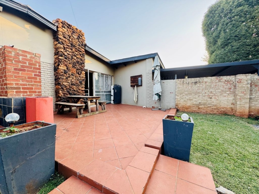4 Bedroom Property for Sale in Sinoville Gauteng