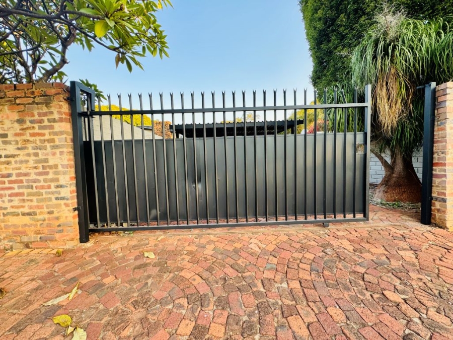 4 Bedroom Property for Sale in Sinoville Gauteng