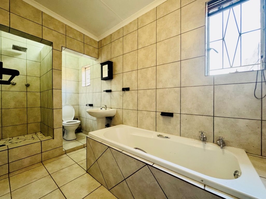 4 Bedroom Property for Sale in Sinoville Gauteng