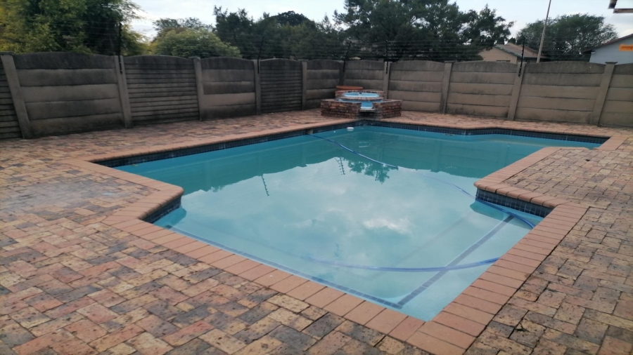 4 Bedroom Property for Sale in Vanderbijlpark SE 6 Gauteng