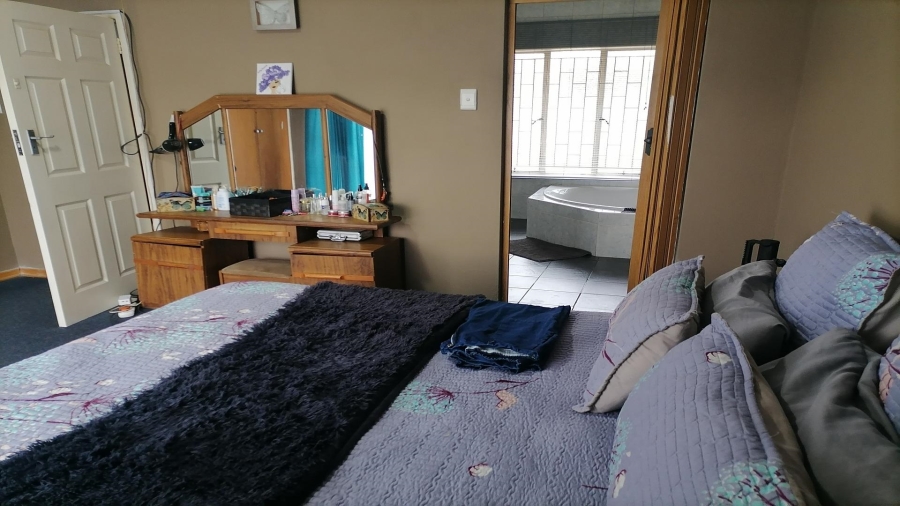 4 Bedroom Property for Sale in Vanderbijlpark SE 6 Gauteng