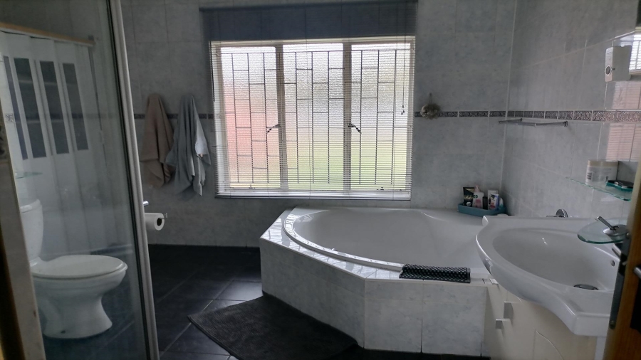 4 Bedroom Property for Sale in Vanderbijlpark SE 6 Gauteng