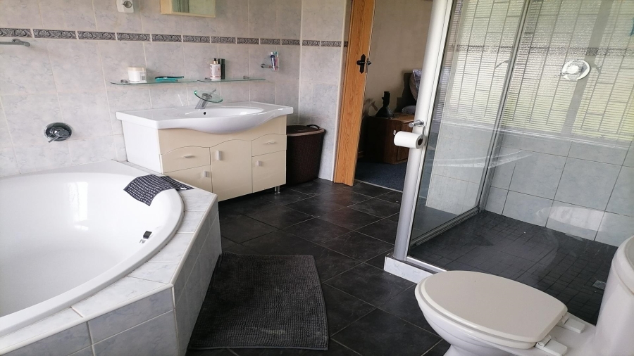 4 Bedroom Property for Sale in Vanderbijlpark SE 6 Gauteng