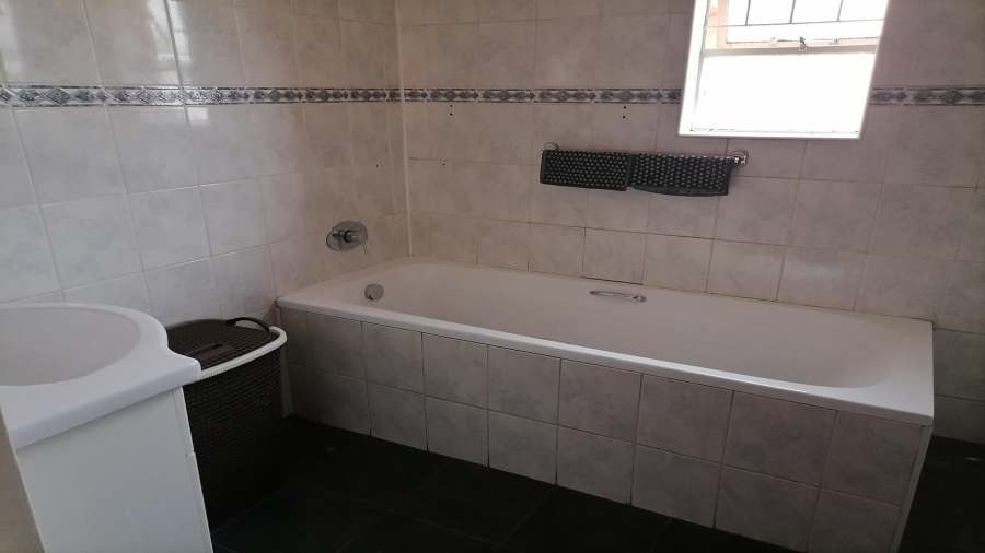 4 Bedroom Property for Sale in Vanderbijlpark SE 6 Gauteng