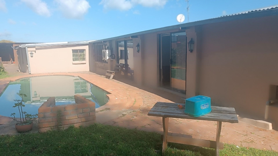 5 Bedroom Property for Sale in Mullerstuine Gauteng