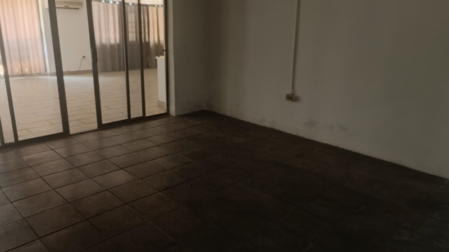 5 Bedroom Property for Sale in Mullerstuine Gauteng