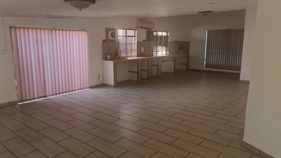 5 Bedroom Property for Sale in Mullerstuine Gauteng