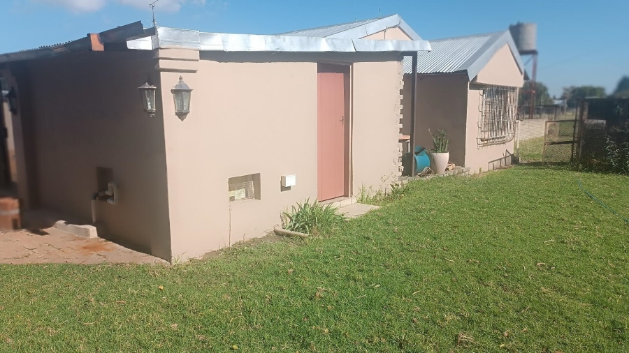 5 Bedroom Property for Sale in Mullerstuine Gauteng