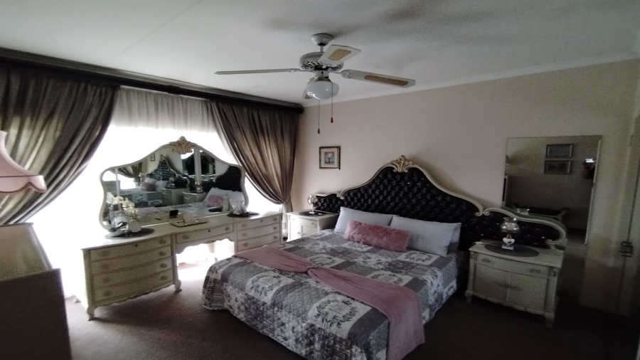 5 Bedroom Property for Sale in Vanderbijlpark SE 7 Gauteng
