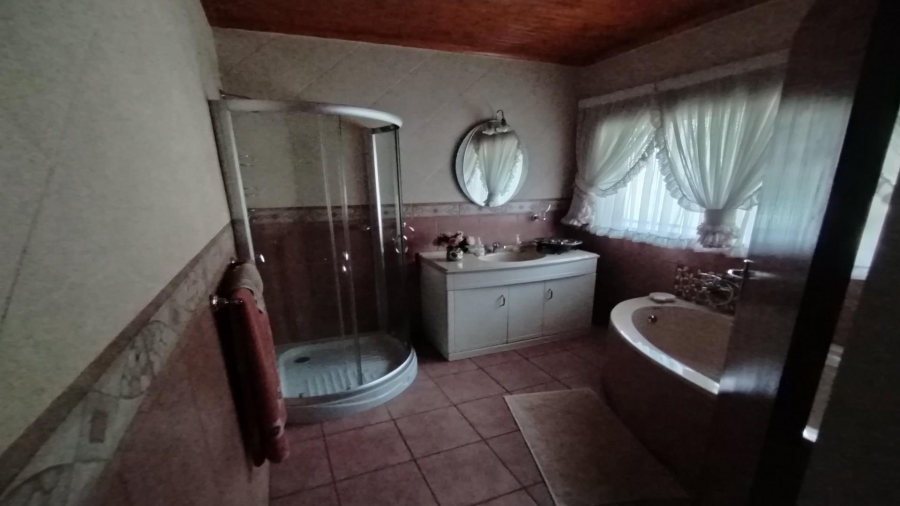 5 Bedroom Property for Sale in Vanderbijlpark SE 7 Gauteng