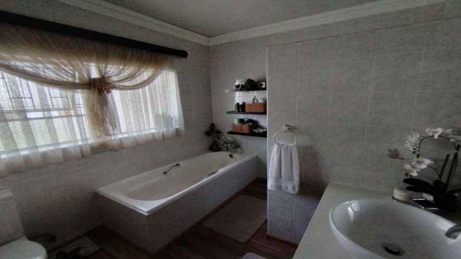 5 Bedroom Property for Sale in Vanderbijlpark SE 7 Gauteng