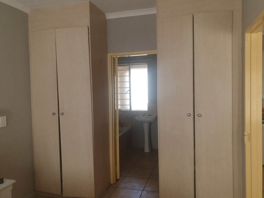1 Bedroom Property for Sale in Klippoortje Gauteng