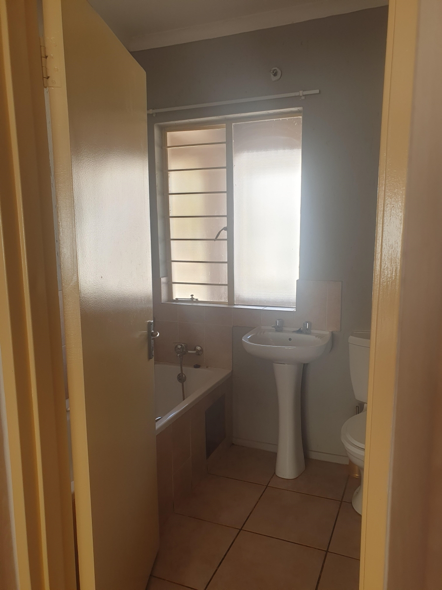 1 Bedroom Property for Sale in Klippoortje Gauteng