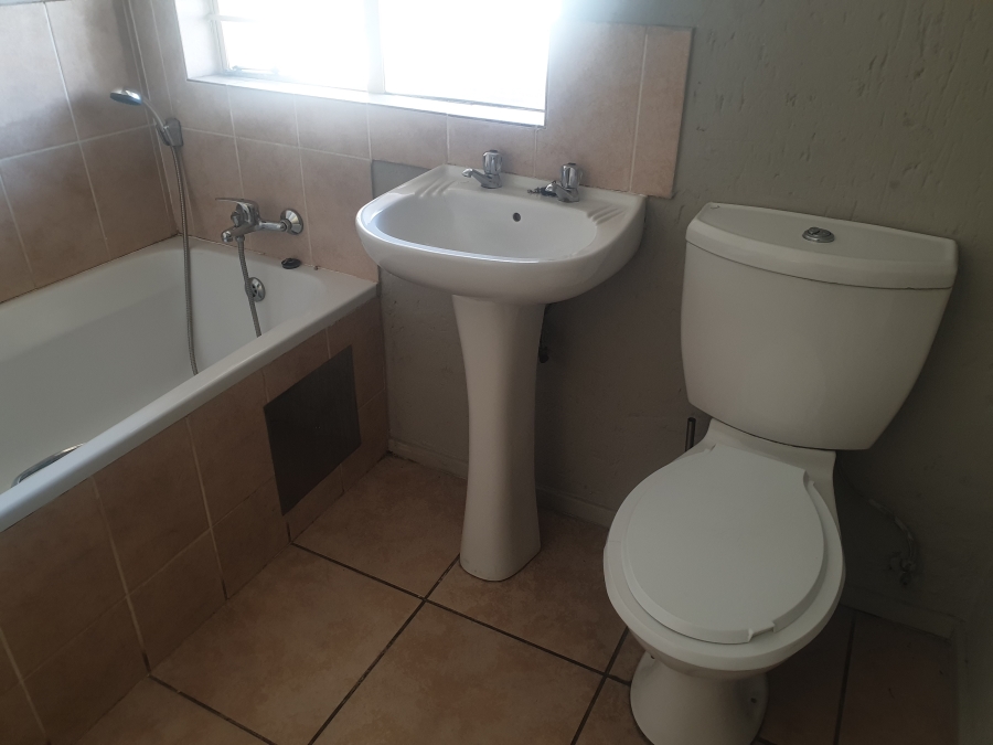 1 Bedroom Property for Sale in Klippoortje Gauteng