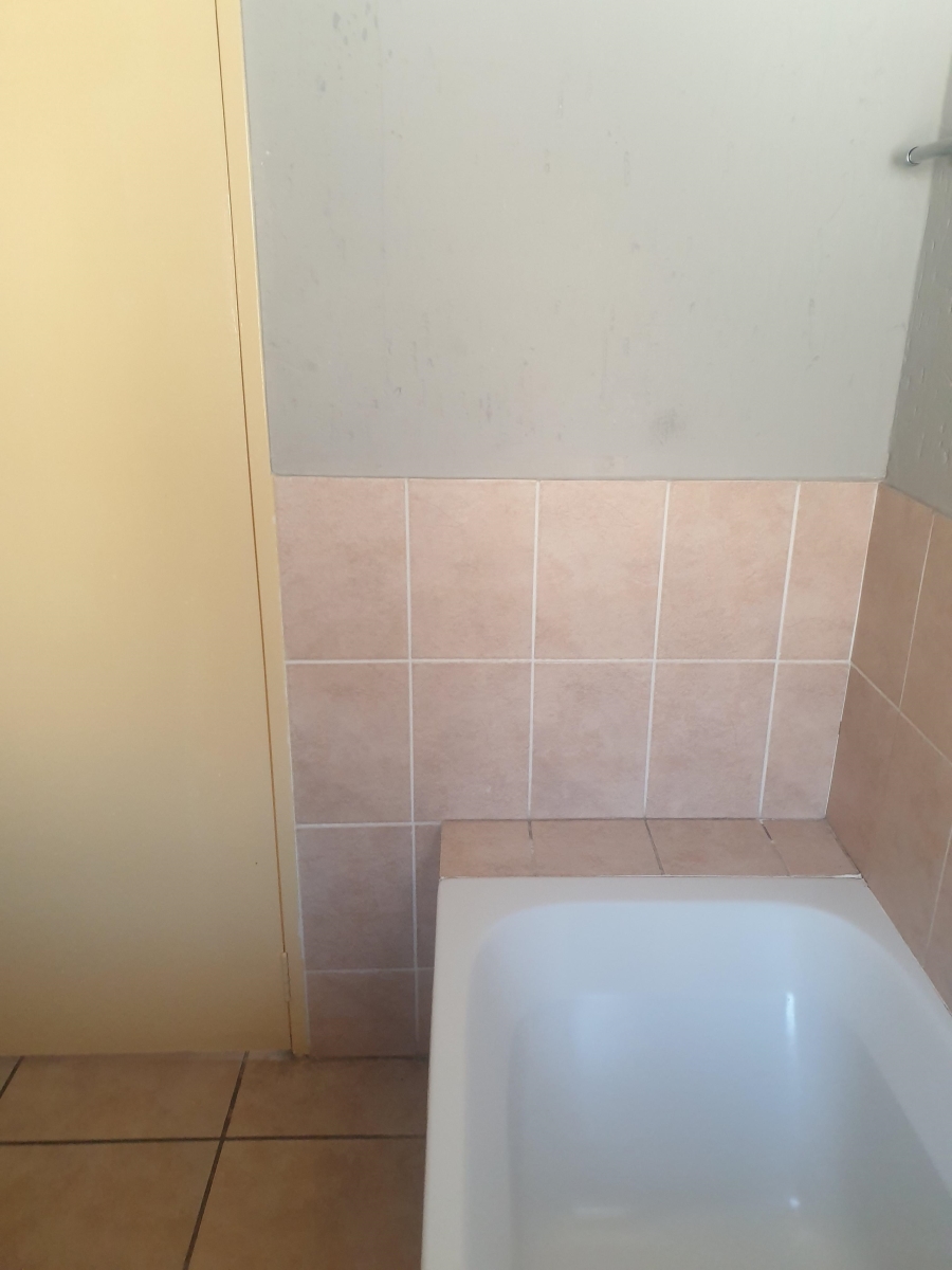 1 Bedroom Property for Sale in Klippoortje Gauteng