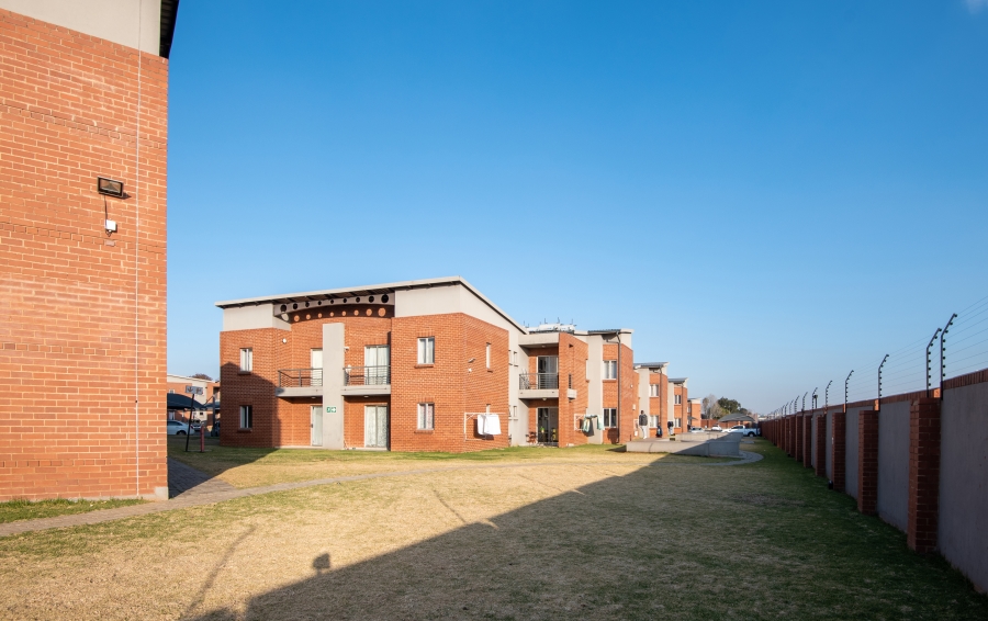To Let 2 Bedroom Property for Rent in Esther Park Gauteng