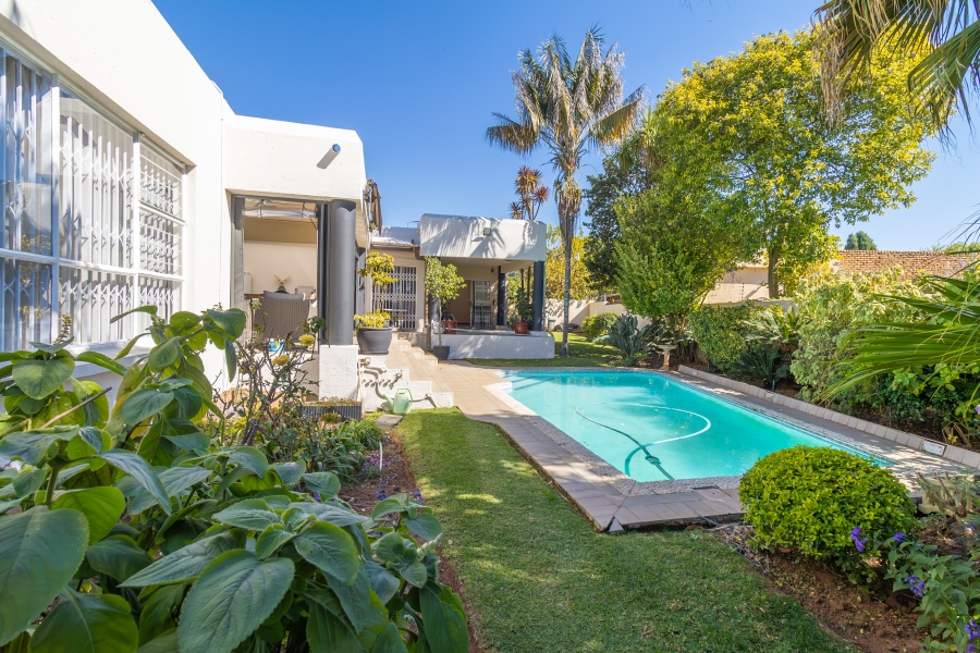 6 Bedroom Property for Sale in Hurlingham Manor Gauteng