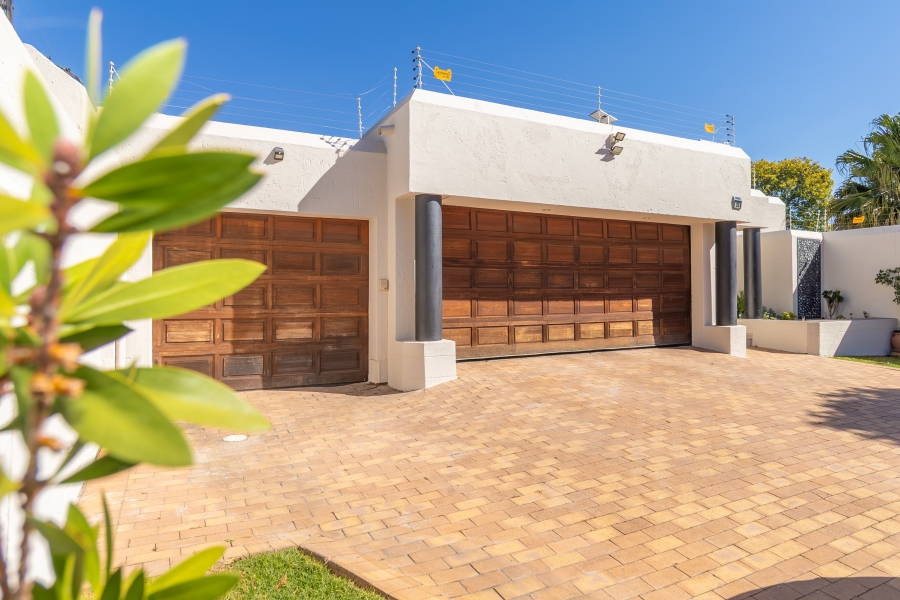 6 Bedroom Property for Sale in Hurlingham Manor Gauteng