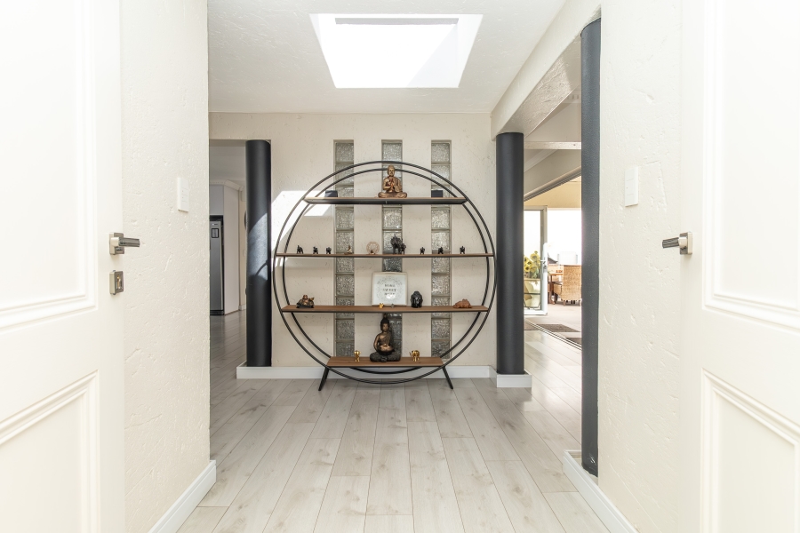 6 Bedroom Property for Sale in Hurlingham Manor Gauteng