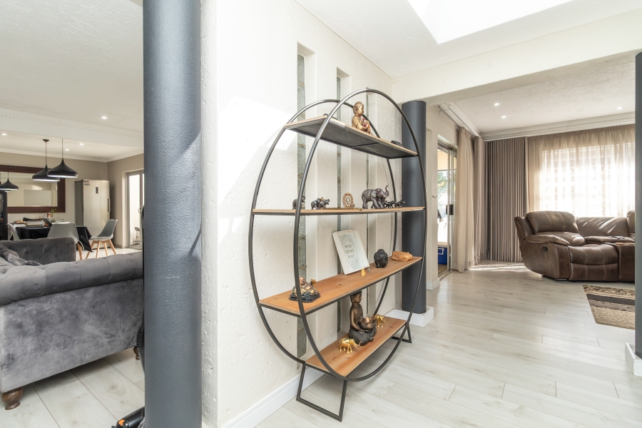 6 Bedroom Property for Sale in Hurlingham Manor Gauteng