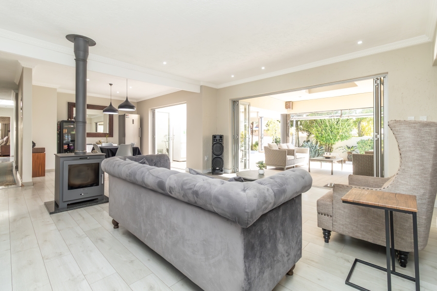 6 Bedroom Property for Sale in Hurlingham Manor Gauteng