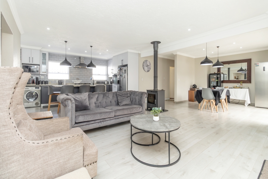 6 Bedroom Property for Sale in Hurlingham Manor Gauteng