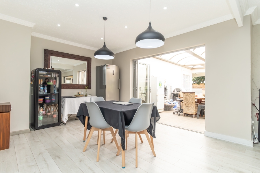 6 Bedroom Property for Sale in Hurlingham Manor Gauteng