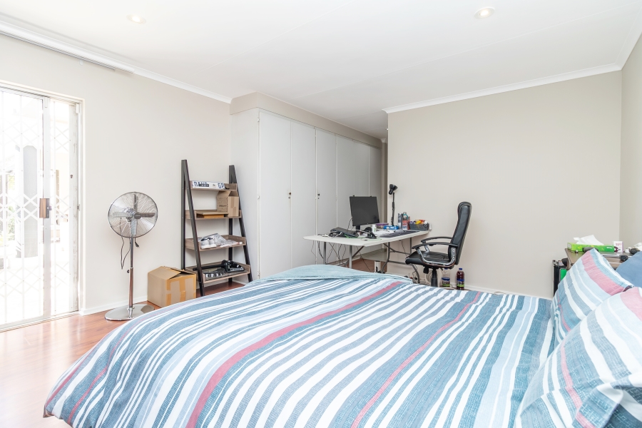 6 Bedroom Property for Sale in Hurlingham Manor Gauteng