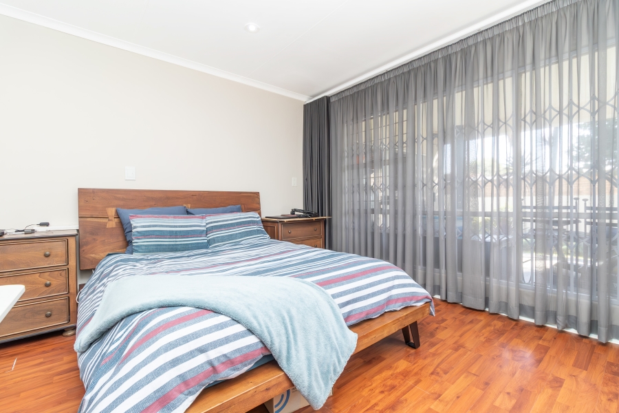 6 Bedroom Property for Sale in Hurlingham Manor Gauteng