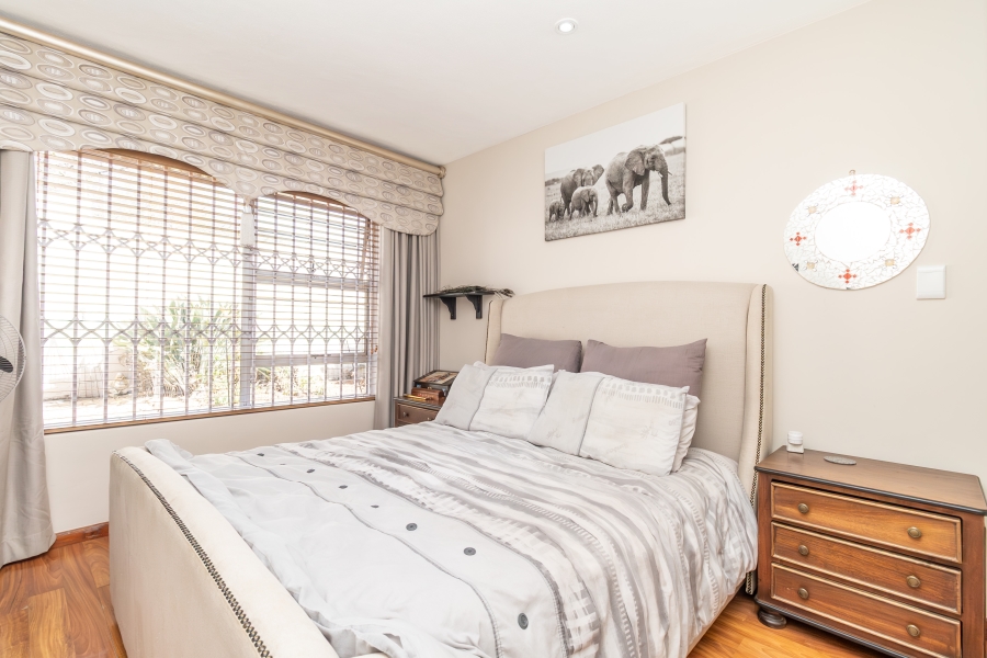 6 Bedroom Property for Sale in Hurlingham Manor Gauteng