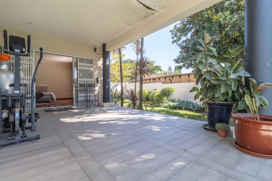 6 Bedroom Property for Sale in Hurlingham Manor Gauteng