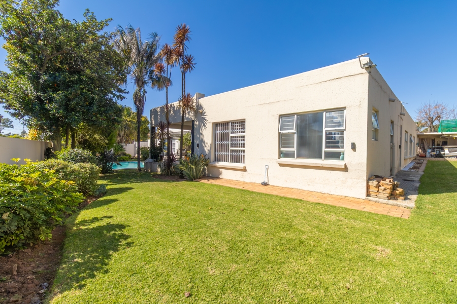 6 Bedroom Property for Sale in Hurlingham Manor Gauteng