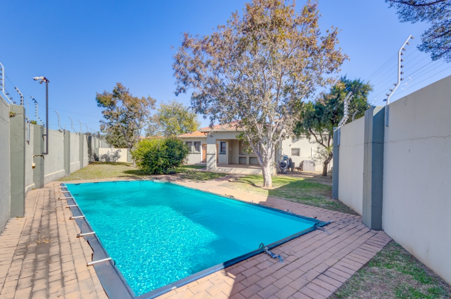 3 Bedroom Property for Sale in Barbeque Downs Gauteng