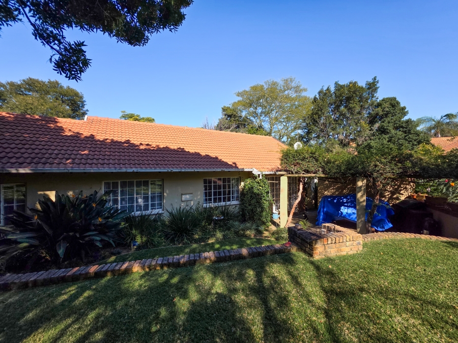 4 Bedroom Property for Sale in Faerie Glen Gauteng