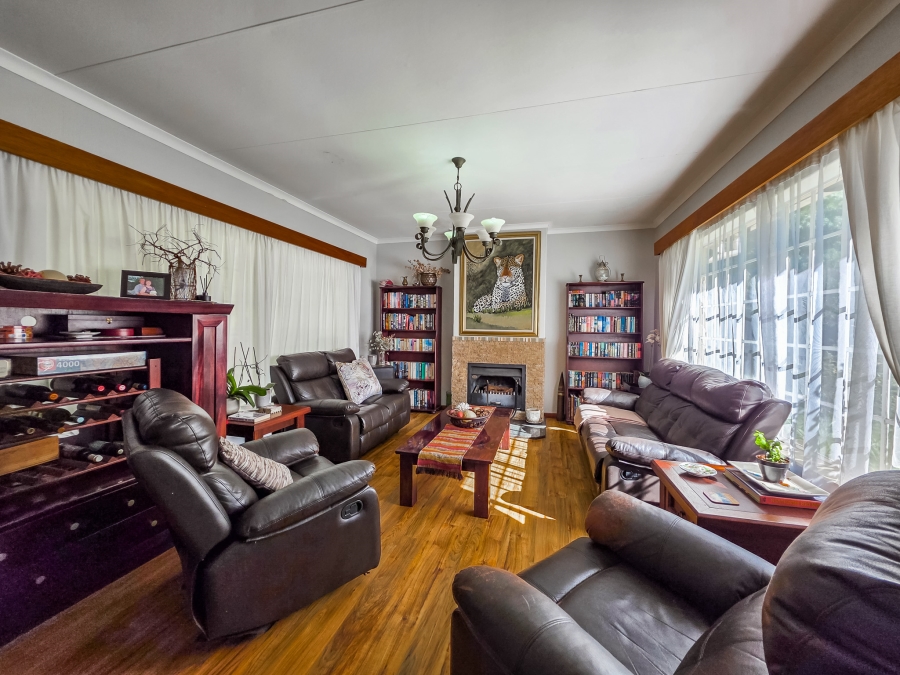4 Bedroom Property for Sale in Faerie Glen Gauteng