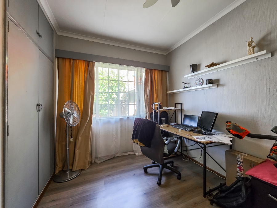 4 Bedroom Property for Sale in Faerie Glen Gauteng