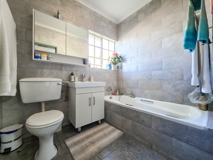 4 Bedroom Property for Sale in Faerie Glen Gauteng