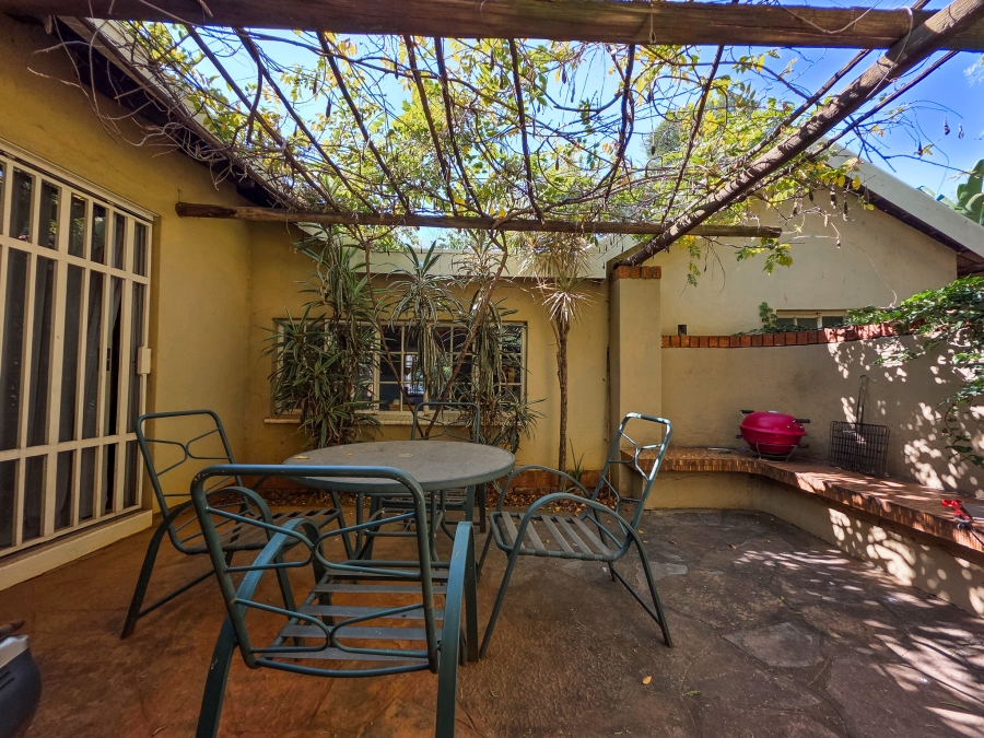 4 Bedroom Property for Sale in Faerie Glen Gauteng