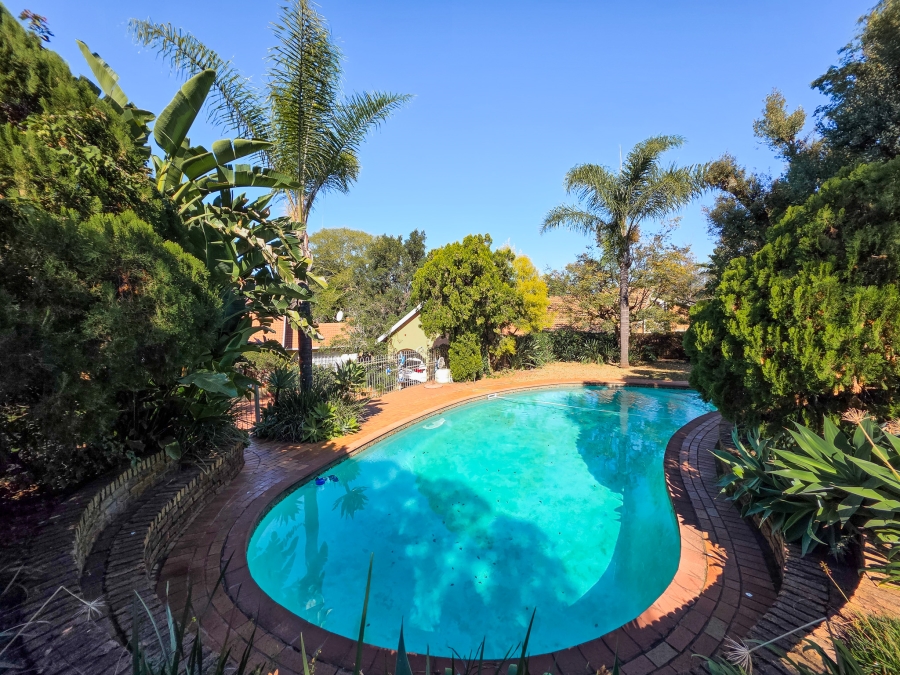4 Bedroom Property for Sale in Faerie Glen Gauteng