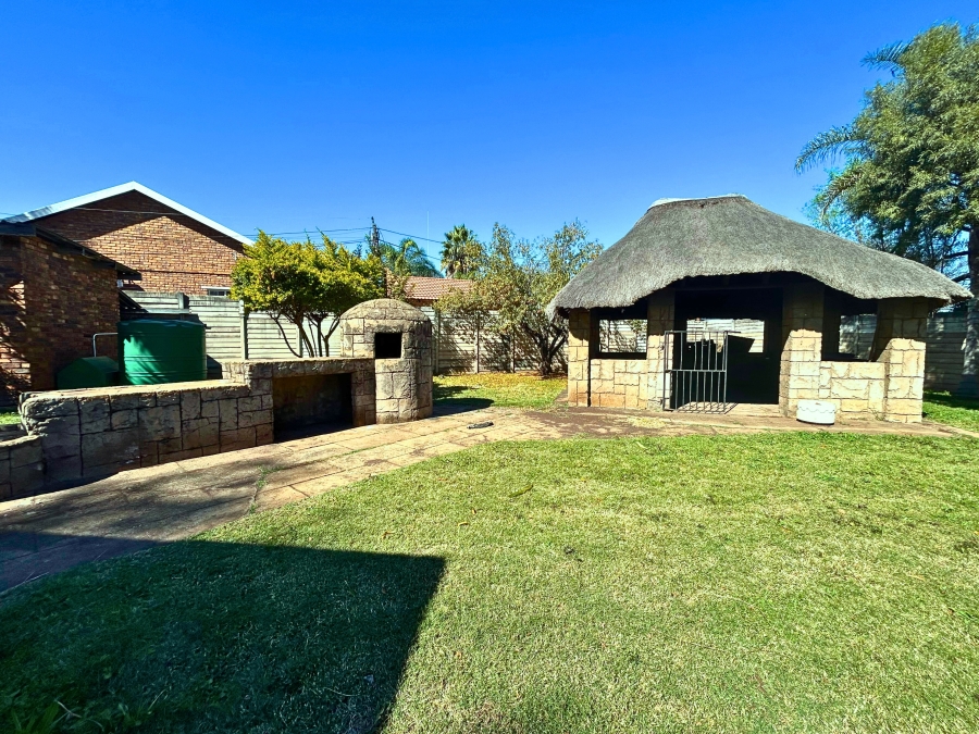 4 Bedroom Property for Sale in Wierda Park Gauteng