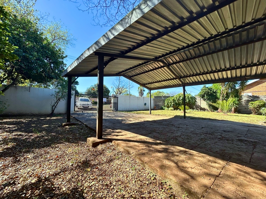 4 Bedroom Property for Sale in Wierda Park Gauteng