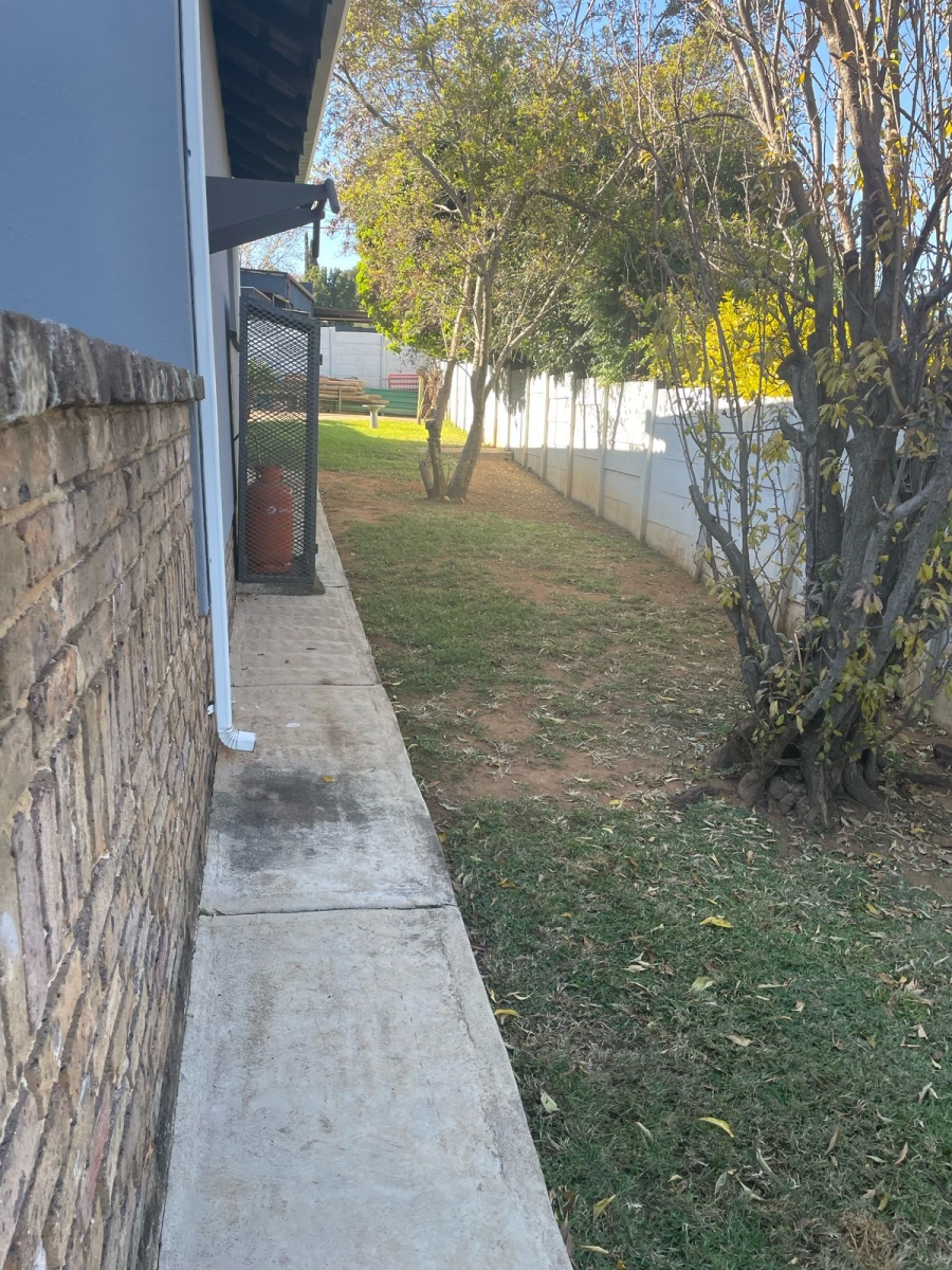 3 Bedroom Property for Sale in Breaunanda Gauteng