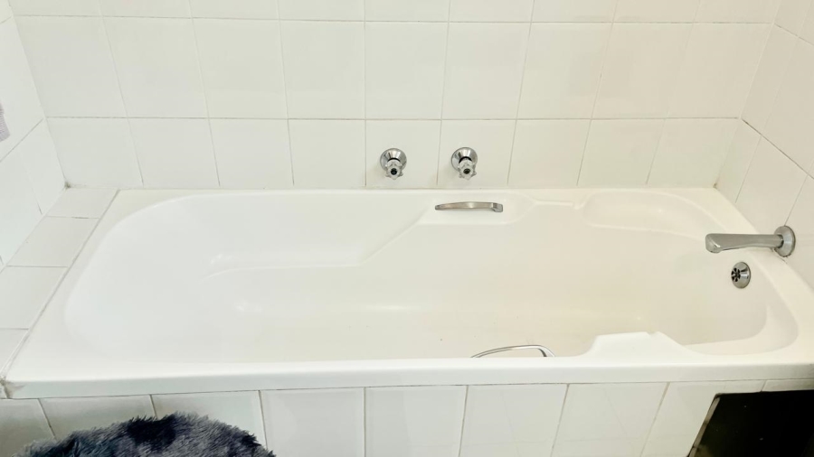To Let 1 Bedroom Property for Rent in Sandown Gauteng