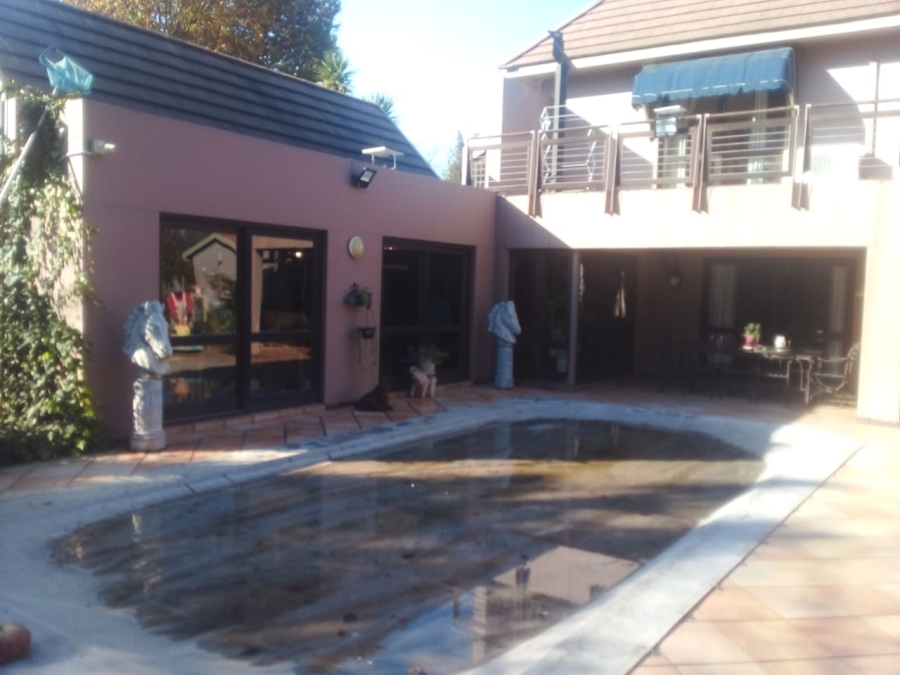 4 Bedroom Property for Sale in Three Rivers Proper Gauteng
