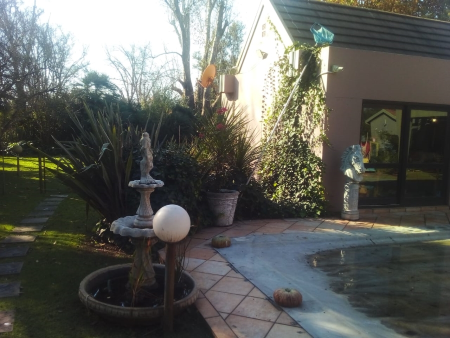 4 Bedroom Property for Sale in Three Rivers Proper Gauteng
