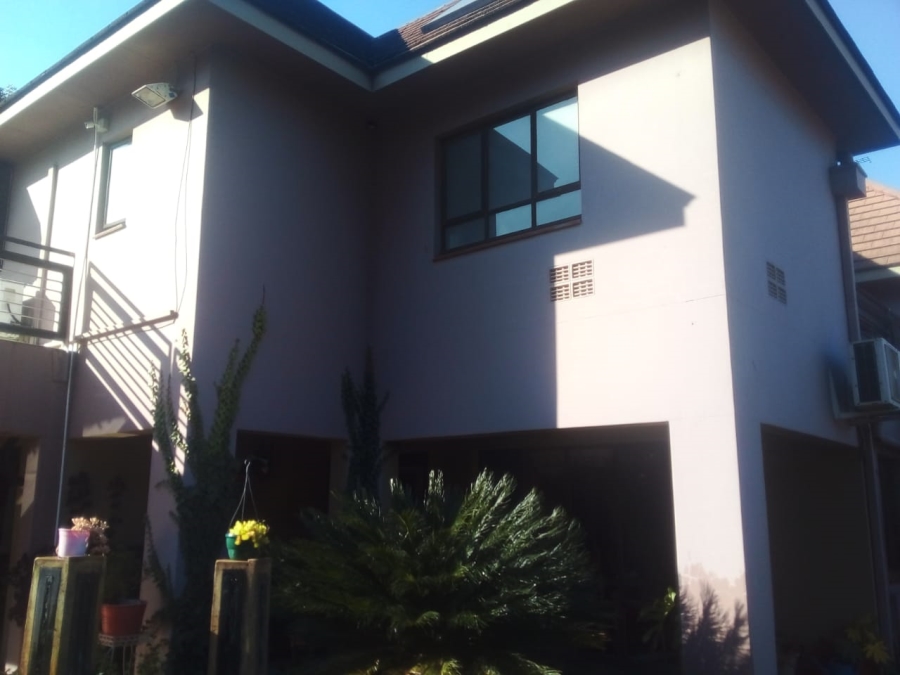 4 Bedroom Property for Sale in Three Rivers Proper Gauteng