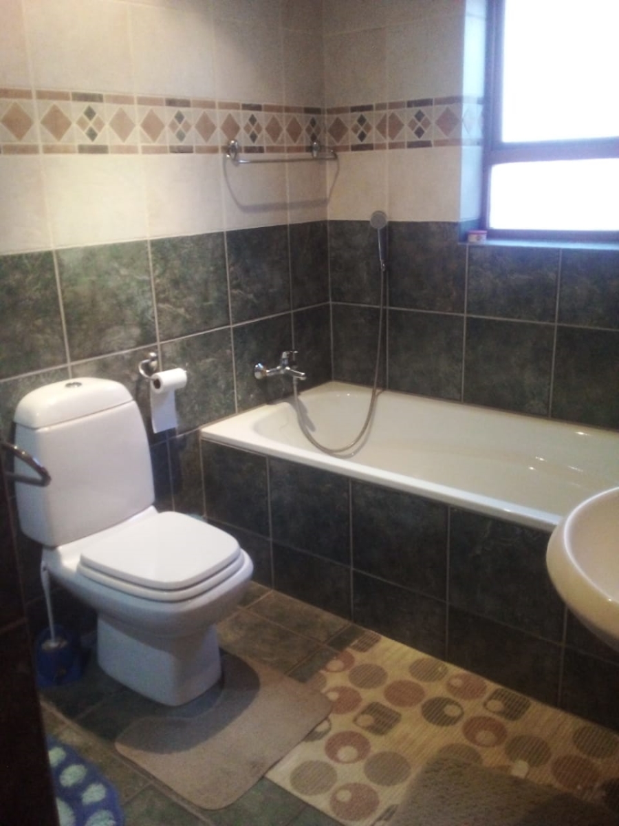 4 Bedroom Property for Sale in Three Rivers Proper Gauteng